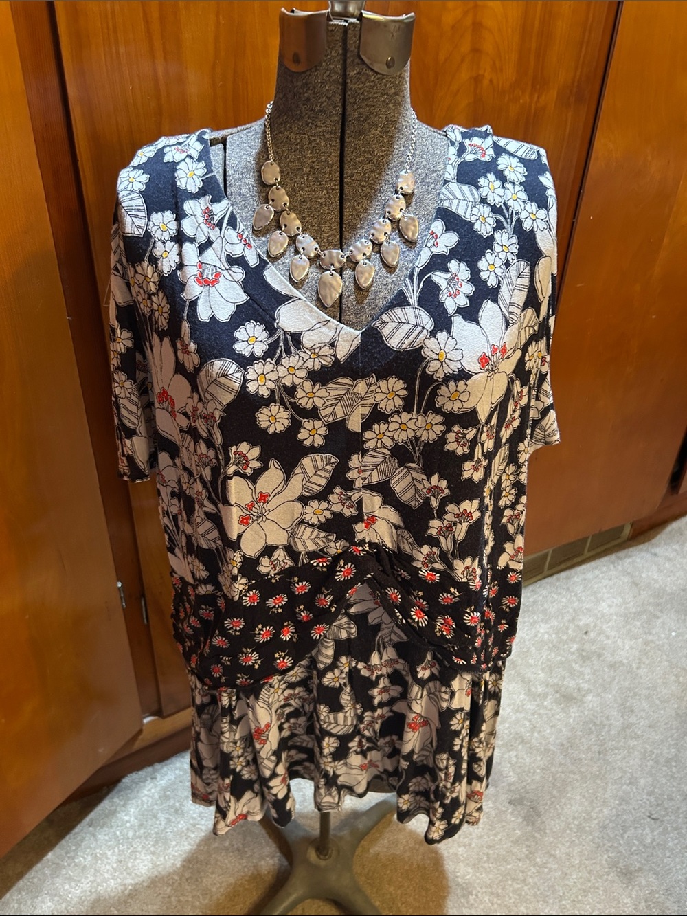Lane Bryant Black Floral V-Neck Short Sleeve Tunic